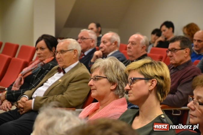 Zdjęcie w galerii na portalu naszraciborz.pl: W zwierciadle satyry - promocja książki Zbigniewa Woźniaka na Zamku Piastowskim wiadomości z regionu