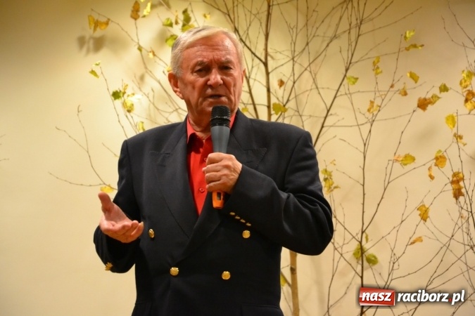 Zdjęcie w galerii na portalu naszraciborz.pl: W zwierciadle satyry - promocja książki Zbigniewa Woźniaka na Zamku Piastowskim wiadomości z regionu