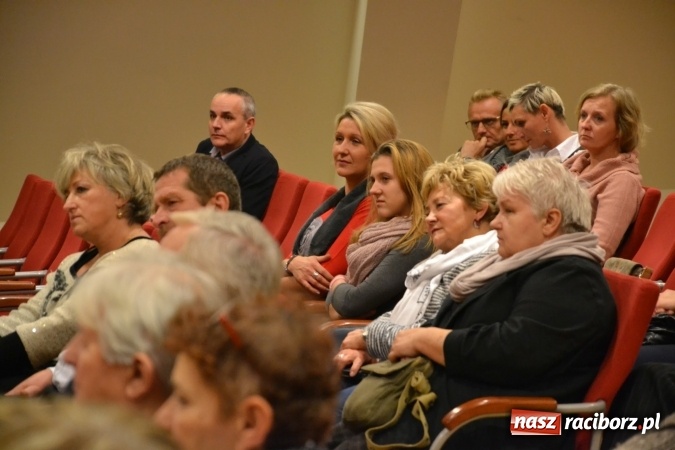 Zdjęcie w galerii na portalu naszraciborz.pl: W zwierciadle satyry - promocja książki Zbigniewa Woźniaka na Zamku Piastowskim wiadomości z regionu