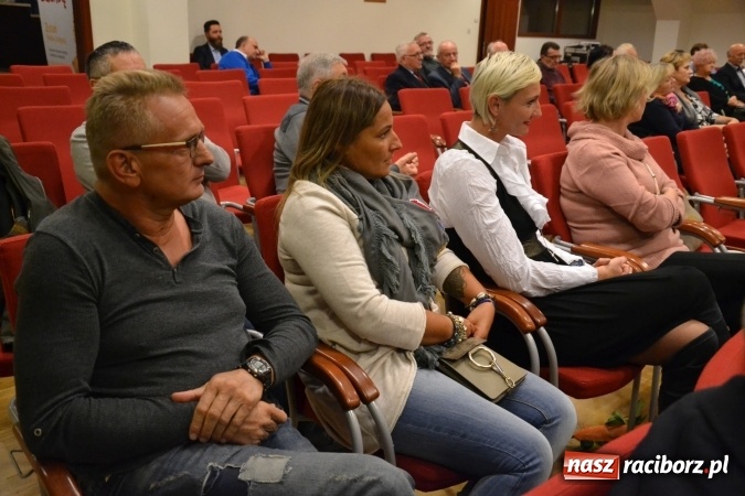 Zdjęcie w galerii na portalu naszraciborz.pl: W zwierciadle satyry - promocja książki Zbigniewa Woźniaka na Zamku Piastowskim wiadomości z regionu