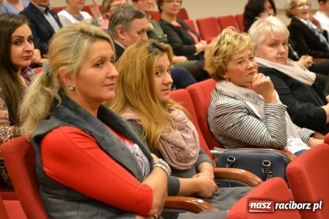 Zdjęcie w galerii na portalu naszraciborz.pl: W zwierciadle satyry - promocja książki Zbigniewa Woźniaka na Zamku Piastowskim wiadomości z regionu