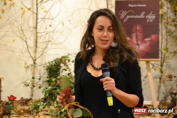 Zdjęcie w galerii na portalu naszraciborz.pl: W zwierciadle satyry - promocja książki Zbigniewa Woźniaka na Zamku Piastowskim wiadomości z regionu