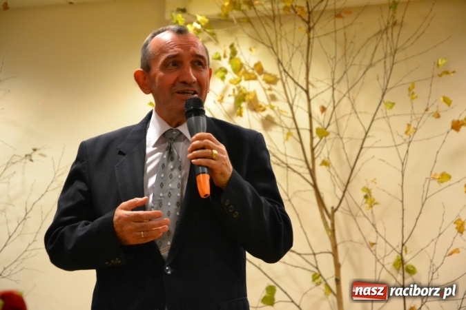 Zdjęcie w galerii na portalu naszraciborz.pl: W zwierciadle satyry - promocja książki Zbigniewa Woźniaka na Zamku Piastowskim wiadomości z regionu