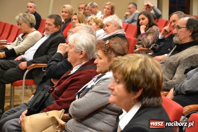 Zdjęcie w galerii na portalu naszraciborz.pl: W zwierciadle satyry - promocja książki Zbigniewa Woźniaka na Zamku Piastowskim wiadomości z regionu