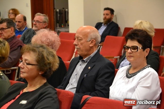 Zdjęcie w galerii na portalu naszraciborz.pl: W zwierciadle satyry - promocja książki Zbigniewa Woźniaka na Zamku Piastowskim wiadomości z regionu