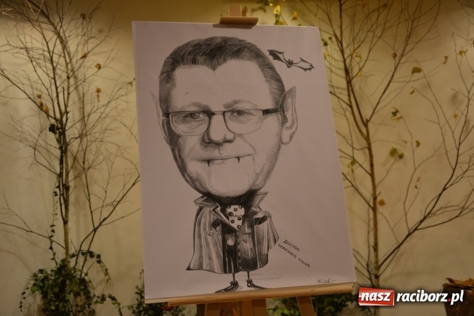 Zdjęcie w galerii na portalu naszraciborz.pl: W zwierciadle satyry - promocja książki Zbigniewa Woźniaka na Zamku Piastowskim wiadomości z regionu