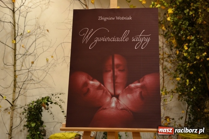 Zdjęcie w galerii na portalu naszraciborz.pl: W zwierciadle satyry - promocja książki Zbigniewa Woźniaka na Zamku Piastowskim wiadomości z regionu