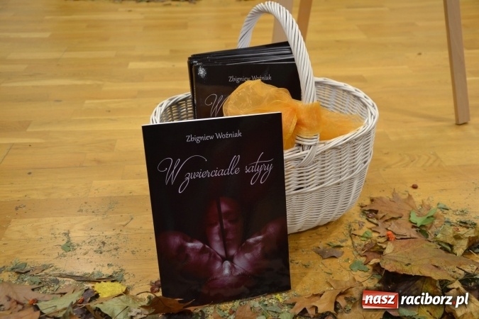 Zdjęcie w galerii na portalu naszraciborz.pl: W zwierciadle satyry - promocja książki Zbigniewa Woźniaka na Zamku Piastowskim wiadomości z regionu