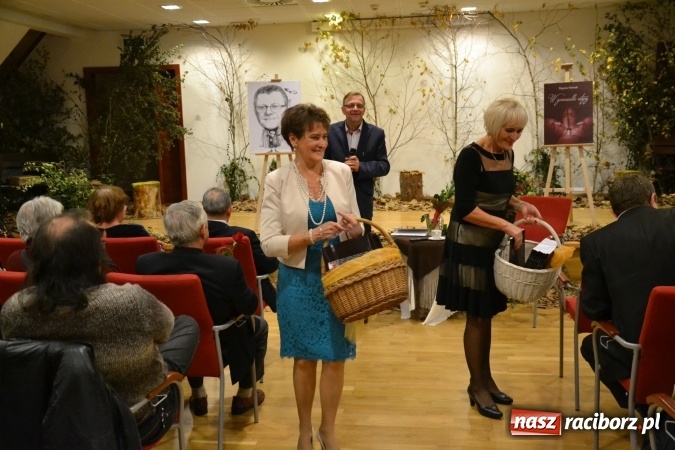 Zdjęcie w galerii na portalu naszraciborz.pl: W zwierciadle satyry - promocja książki Zbigniewa Woźniaka na Zamku Piastowskim wiadomości z regionu