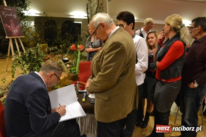 Zdjęcie w galerii na portalu naszraciborz.pl: W zwierciadle satyry - promocja książki Zbigniewa Woźniaka na Zamku Piastowskim wiadomości z regionu