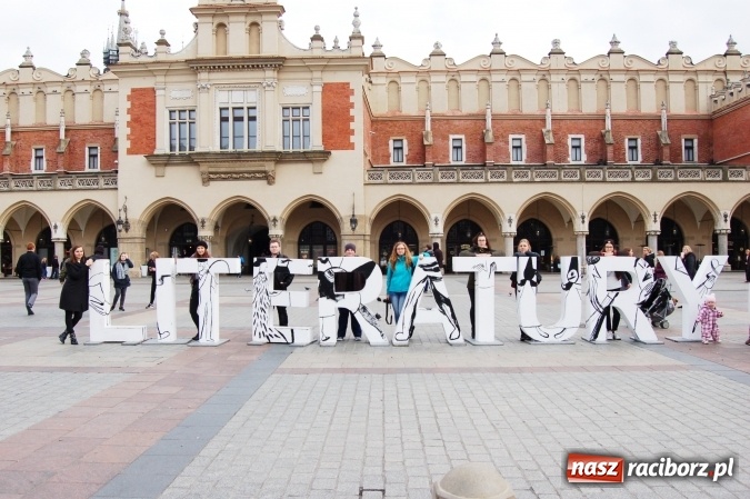 Zdjęcie w galerii na portalu naszraciborz.pl: Miasto literatury i Beksińskiego - studenci raciborskiej uczelni w Krakowie wiadomości z regionu