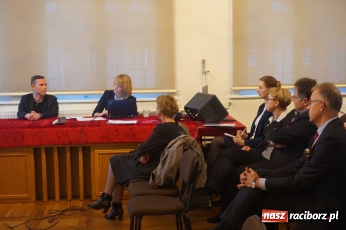 Zdjęcie w galerii na portalu naszraciborz.pl: Prezydent na Nowych Zagrodach. Jak zapobiec podtapianiu dom&oacute;w? wiadomości z regionu