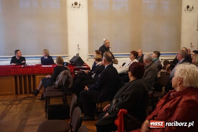 Zdjęcie w galerii na portalu naszraciborz.pl: Prezydent na Nowych Zagrodach. Jak zapobiec podtapianiu dom&oacute;w? wiadomości z regionu