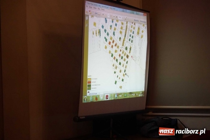 Zdjęcie w galerii na portalu naszraciborz.pl: Prezydent na Nowych Zagrodach. Jak zapobiec podtapianiu dom&oacute;w? wiadomości z regionu