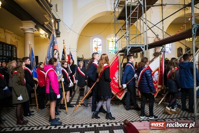 Zdjęcie w galerii na portalu naszraciborz.pl: Szkoła Podstawowa nr 3 w Raciborzu-Brzeziu ma nowy sztandar wiadomości z regionu