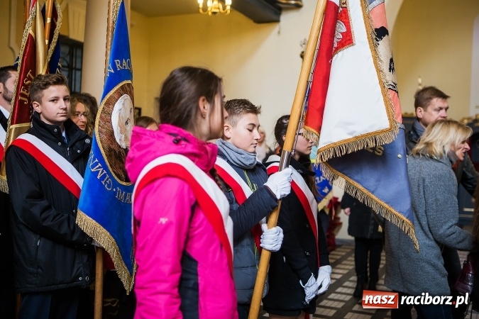 Zdjęcie w galerii na portalu naszraciborz.pl: Szkoła Podstawowa nr 3 w Raciborzu-Brzeziu ma nowy sztandar wiadomości z regionu