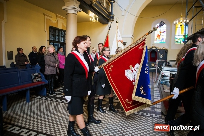 Zdjęcie w galerii na portalu naszraciborz.pl: Szkoła Podstawowa nr 3 w Raciborzu-Brzeziu ma nowy sztandar wiadomości z regionu