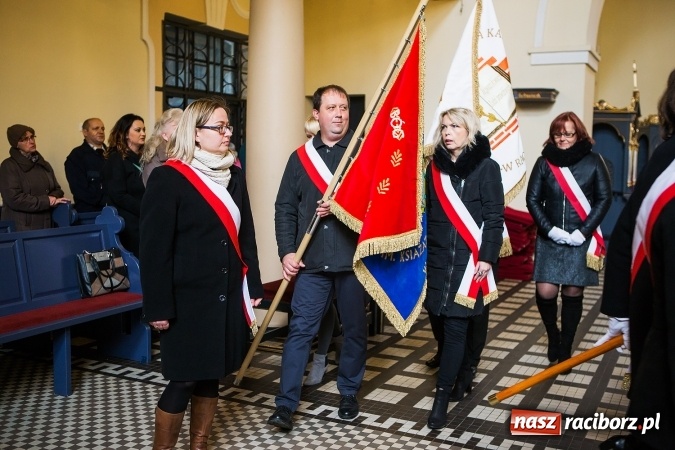 Zdjęcie w galerii na portalu naszraciborz.pl: Szkoła Podstawowa nr 3 w Raciborzu-Brzeziu ma nowy sztandar wiadomości z regionu