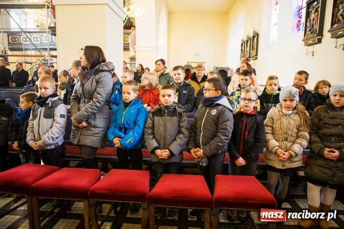 Zdjęcie w galerii na portalu naszraciborz.pl: Szkoła Podstawowa nr 3 w Raciborzu-Brzeziu ma nowy sztandar wiadomości z regionu