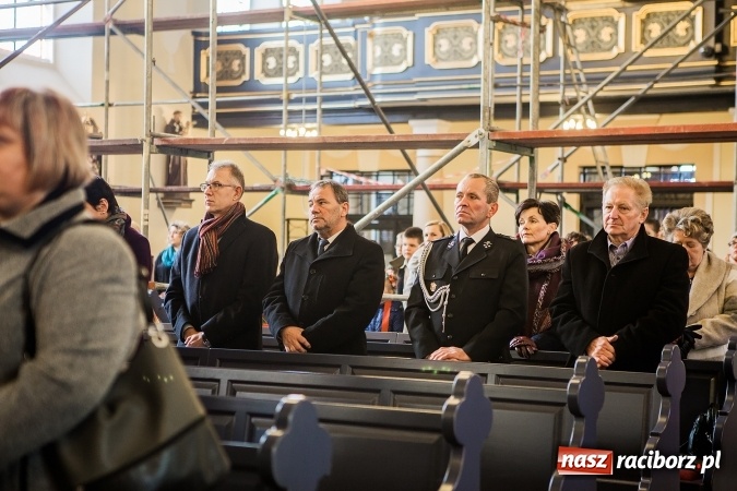 Zdjęcie w galerii na portalu naszraciborz.pl: Szkoła Podstawowa nr 3 w Raciborzu-Brzeziu ma nowy sztandar wiadomości z regionu