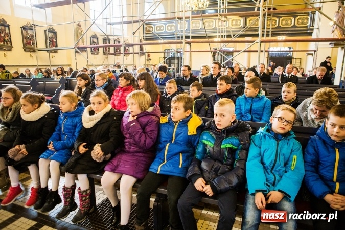 Zdjęcie w galerii na portalu naszraciborz.pl: Szkoła Podstawowa nr 3 w Raciborzu-Brzeziu ma nowy sztandar wiadomości z regionu