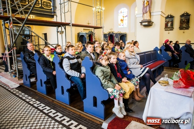 Zdjęcie w galerii na portalu naszraciborz.pl: Szkoła Podstawowa nr 3 w Raciborzu-Brzeziu ma nowy sztandar wiadomości z regionu