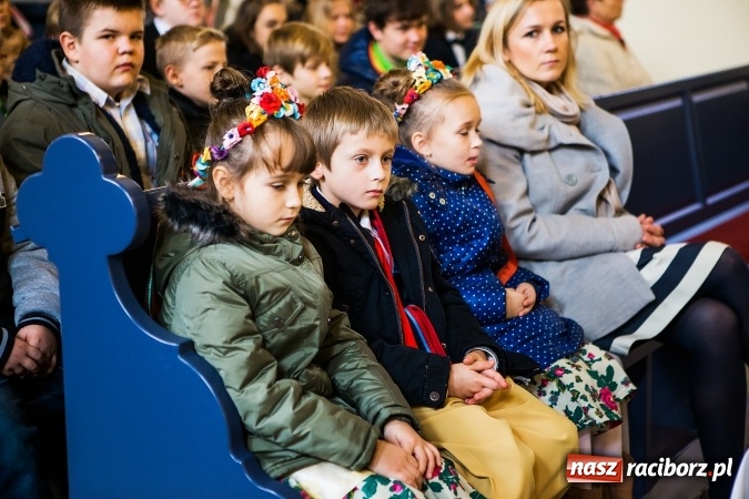 Zdjęcie w galerii na portalu naszraciborz.pl: Szkoła Podstawowa nr 3 w Raciborzu-Brzeziu ma nowy sztandar wiadomości z regionu