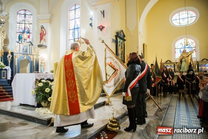 Zdjęcie w galerii na portalu naszraciborz.pl: Szkoła Podstawowa nr 3 w Raciborzu-Brzeziu ma nowy sztandar wiadomości z regionu