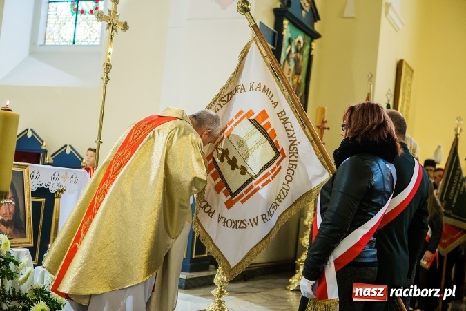 Zdjęcie w galerii na portalu naszraciborz.pl: Szkoła Podstawowa nr 3 w Raciborzu-Brzeziu ma nowy sztandar wiadomości z regionu
