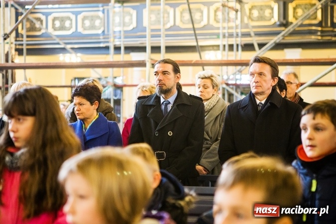 Zdjęcie w galerii na portalu naszraciborz.pl: Szkoła Podstawowa nr 3 w Raciborzu-Brzeziu ma nowy sztandar wiadomości z regionu