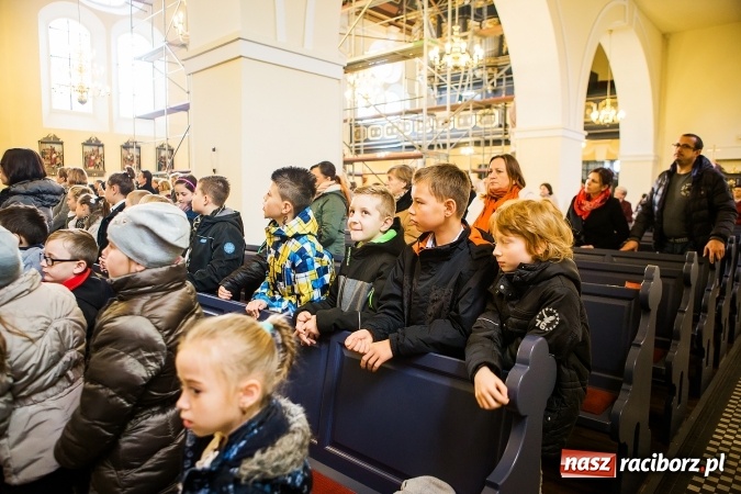 Zdjęcie w galerii na portalu naszraciborz.pl: Szkoła Podstawowa nr 3 w Raciborzu-Brzeziu ma nowy sztandar wiadomości z regionu