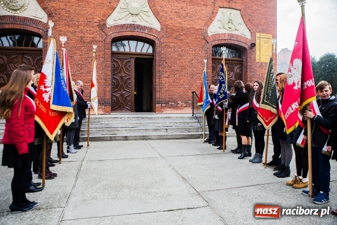 Zdjęcie w galerii na portalu naszraciborz.pl: Szkoła Podstawowa nr 3 w Raciborzu-Brzeziu ma nowy sztandar wiadomości z regionu