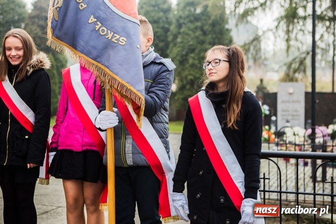 Zdjęcie w galerii na portalu naszraciborz.pl: Szkoła Podstawowa nr 3 w Raciborzu-Brzeziu ma nowy sztandar wiadomości z regionu
