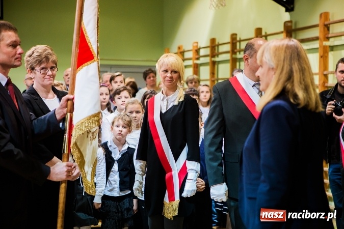 Zdjęcie w galerii na portalu naszraciborz.pl: Szkoła Podstawowa nr 3 w Raciborzu-Brzeziu ma nowy sztandar wiadomości z regionu