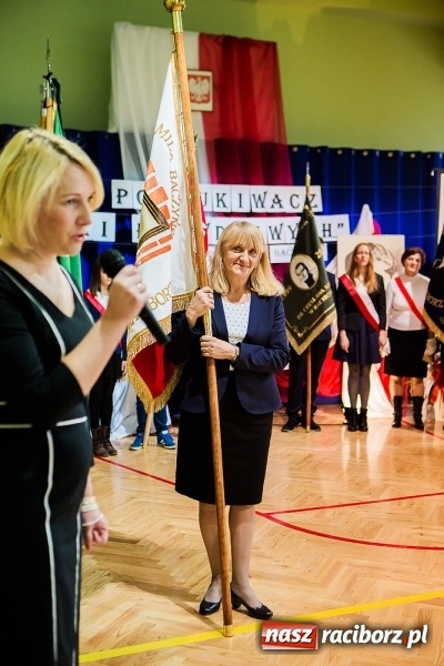 Zdjęcie w galerii na portalu naszraciborz.pl: Szkoła Podstawowa nr 3 w Raciborzu-Brzeziu ma nowy sztandar wiadomości z regionu