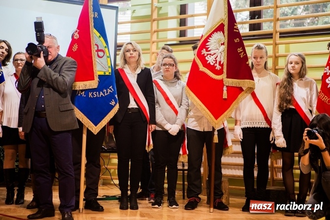Zdjęcie w galerii na portalu naszraciborz.pl: Szkoła Podstawowa nr 3 w Raciborzu-Brzeziu ma nowy sztandar wiadomości z regionu