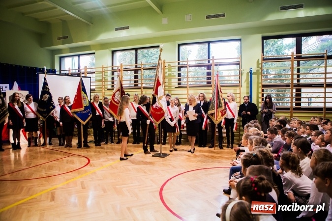 Zdjęcie w galerii na portalu naszraciborz.pl: Szkoła Podstawowa nr 3 w Raciborzu-Brzeziu ma nowy sztandar wiadomości z regionu