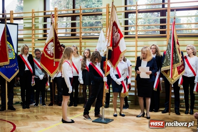 Zdjęcie w galerii na portalu naszraciborz.pl: Szkoła Podstawowa nr 3 w Raciborzu-Brzeziu ma nowy sztandar wiadomości z regionu