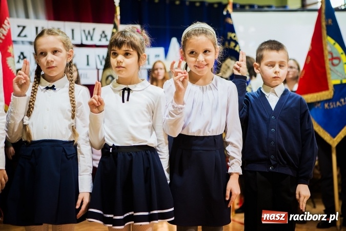 Zdjęcie w galerii na portalu naszraciborz.pl: Szkoła Podstawowa nr 3 w Raciborzu-Brzeziu ma nowy sztandar wiadomości z regionu