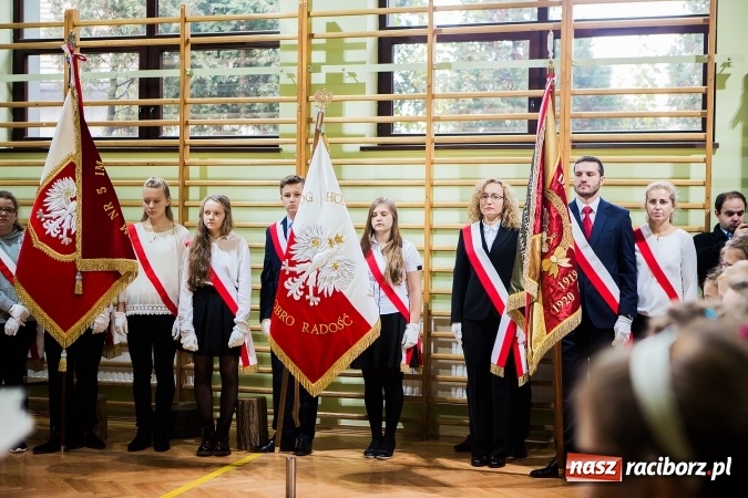 Zdjęcie w galerii na portalu naszraciborz.pl: Szkoła Podstawowa nr 3 w Raciborzu-Brzeziu ma nowy sztandar wiadomości z regionu
