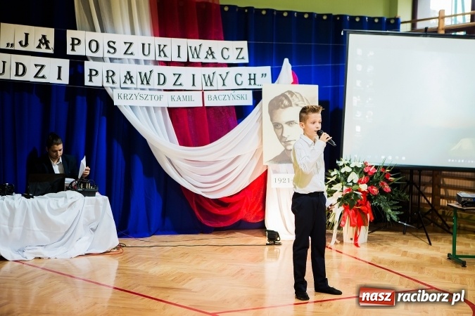 Zdjęcie w galerii na portalu naszraciborz.pl: Szkoła Podstawowa nr 3 w Raciborzu-Brzeziu ma nowy sztandar wiadomości z regionu