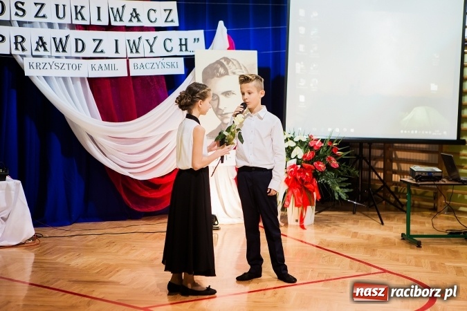 Zdjęcie w galerii na portalu naszraciborz.pl: Szkoła Podstawowa nr 3 w Raciborzu-Brzeziu ma nowy sztandar wiadomości z regionu