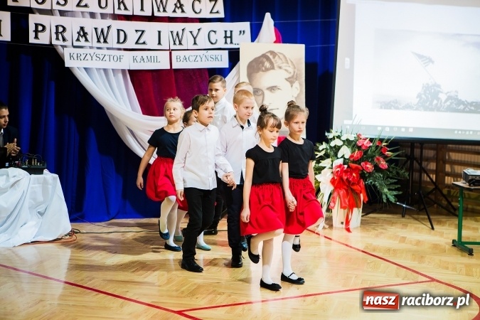 Zdjęcie w galerii na portalu naszraciborz.pl: Szkoła Podstawowa nr 3 w Raciborzu-Brzeziu ma nowy sztandar wiadomości z regionu