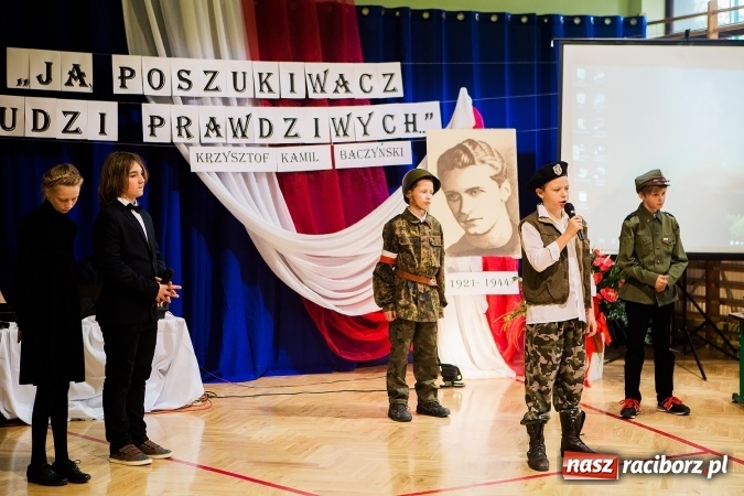 Zdjęcie w galerii na portalu naszraciborz.pl: Szkoła Podstawowa nr 3 w Raciborzu-Brzeziu ma nowy sztandar wiadomości z regionu