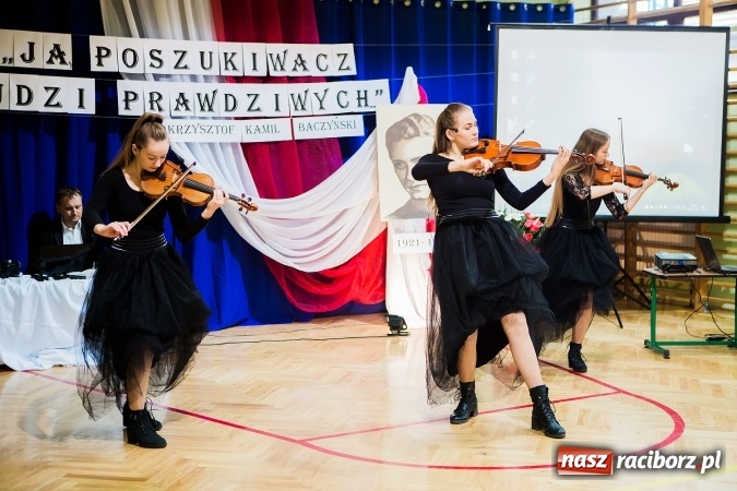 Zdjęcie w galerii na portalu naszraciborz.pl: Szkoła Podstawowa nr 3 w Raciborzu-Brzeziu ma nowy sztandar wiadomości z regionu