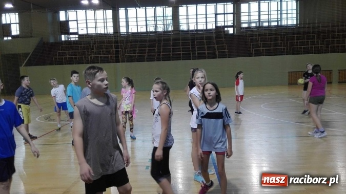 Zdjęcie w galerii na portalu naszraciborz.pl: Uczniowie z Kuźni Raciborskiej powrócili do tradycji - od czerwca grają w szczypiorniaka  wiadomości z regionu