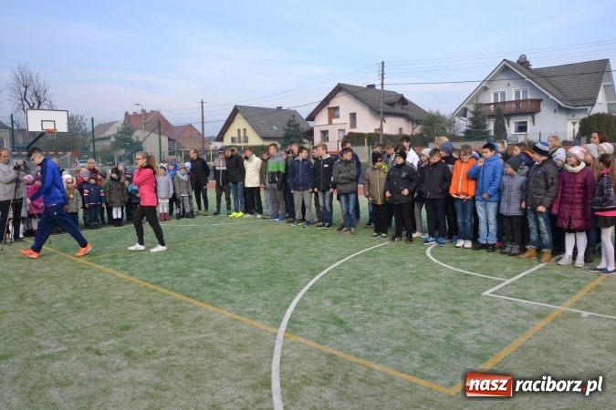 Zdjęcie w galerii na portalu naszraciborz.pl: Uroczyste otwarcie wielofunkcyjnego boiska sportowego przy szkole w Bieńkowicach  wiadomości z regionu