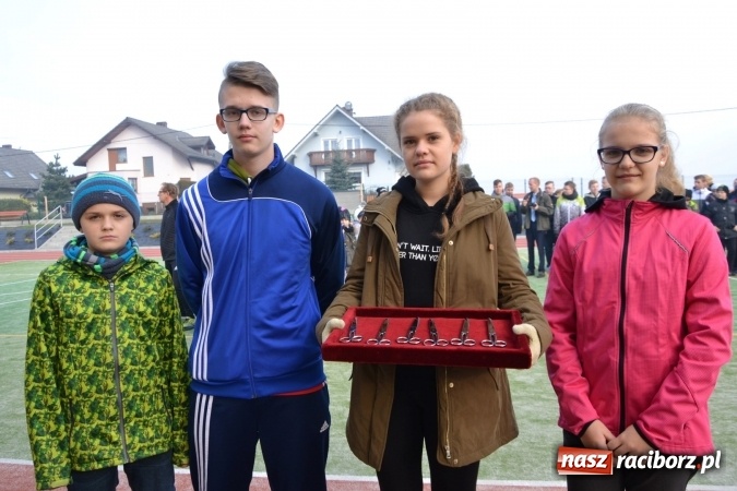 Zdjęcie w galerii na portalu naszraciborz.pl: Uroczyste otwarcie wielofunkcyjnego boiska sportowego przy szkole w Bieńkowicach  wiadomości z regionu
