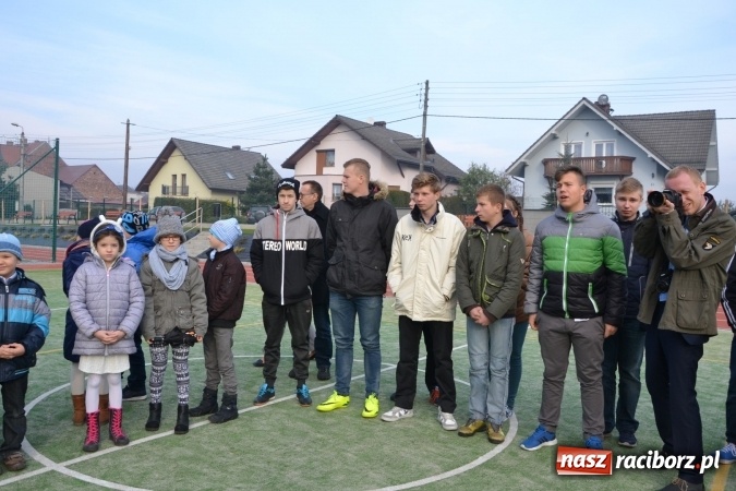 Zdjęcie w galerii na portalu naszraciborz.pl: Uroczyste otwarcie wielofunkcyjnego boiska sportowego przy szkole w Bieńkowicach  wiadomości z regionu