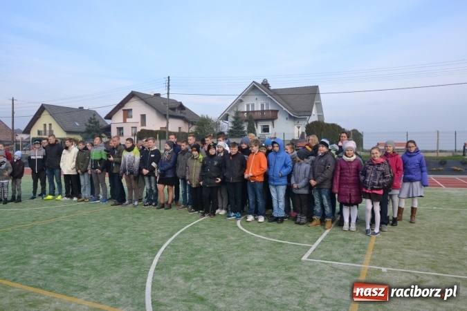 Zdjęcie w galerii na portalu naszraciborz.pl: Uroczyste otwarcie wielofunkcyjnego boiska sportowego przy szkole w Bieńkowicach  wiadomości z regionu